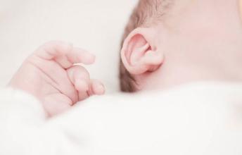 小儿患上中耳炎的原因是什么